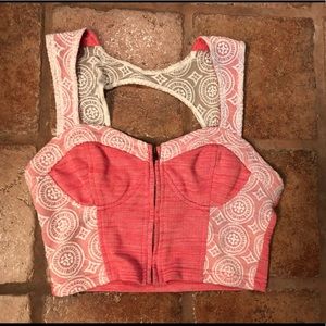 ⭐️HOST PICK⭐️Urban Outfitters Crop Top